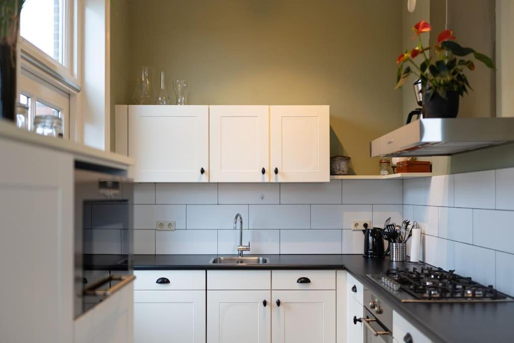 Sfeervol Verblijf In Oude Gemeentehuis Eenrum. Zewnętrze zdjęcie