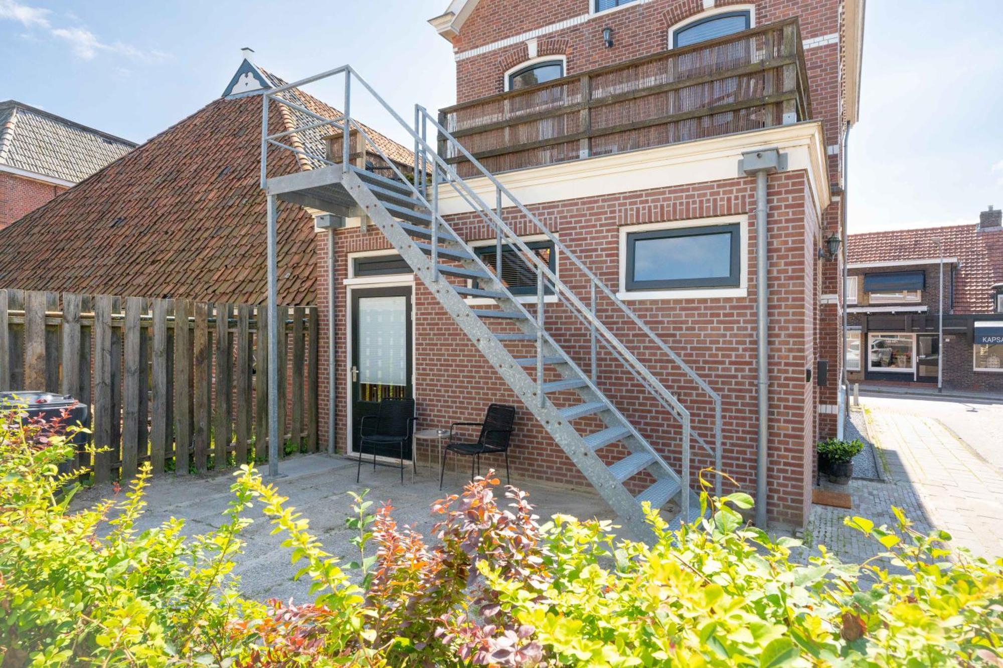 Sfeervol Verblijf In Oude Gemeentehuis Eenrum. Zewnętrze zdjęcie