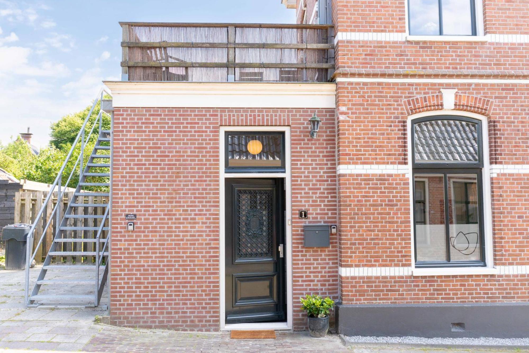 Sfeervol Verblijf In Oude Gemeentehuis Eenrum. Zewnętrze zdjęcie